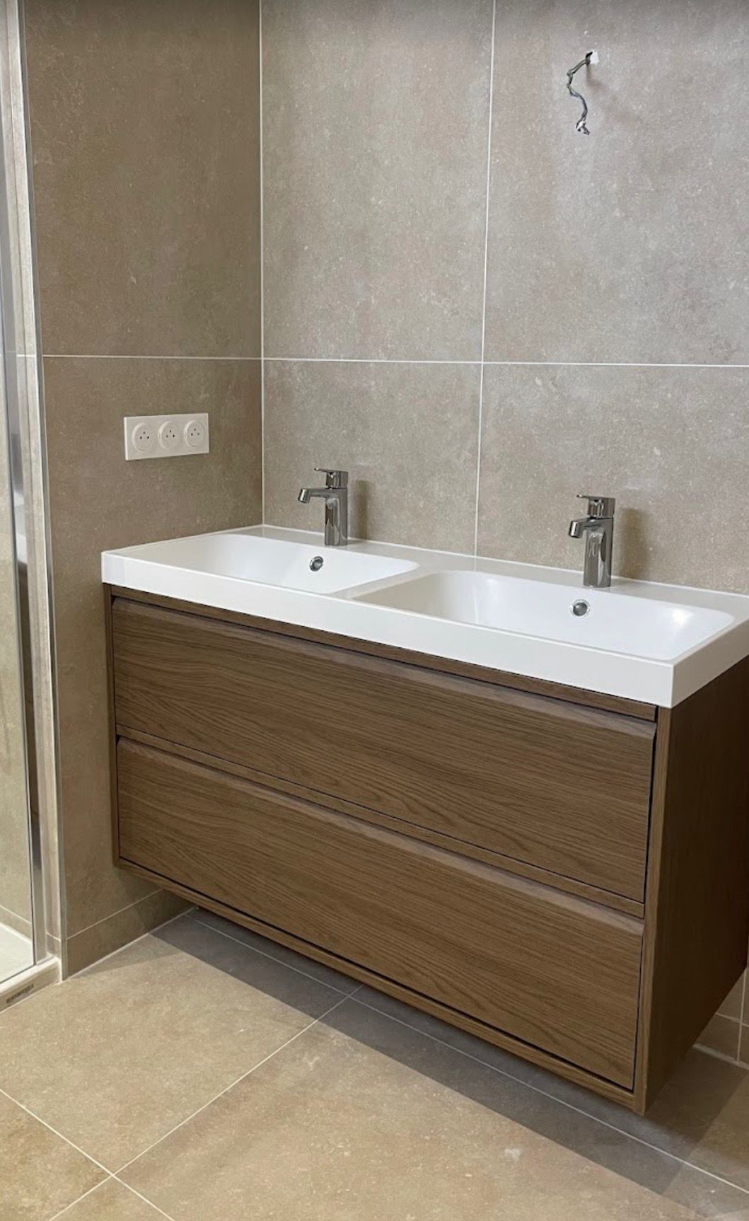 Double vasque suspendue en bois